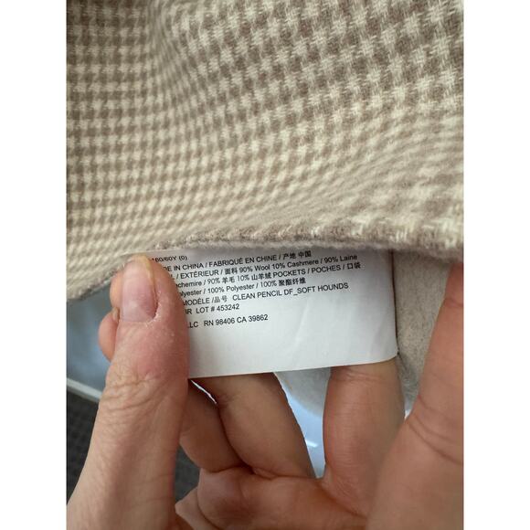 NWOT Women’s Theory Houndstooth Mini
Wool/Cashmere Pencil Skirt in Tan SZ 0 - Picture 2 of 7